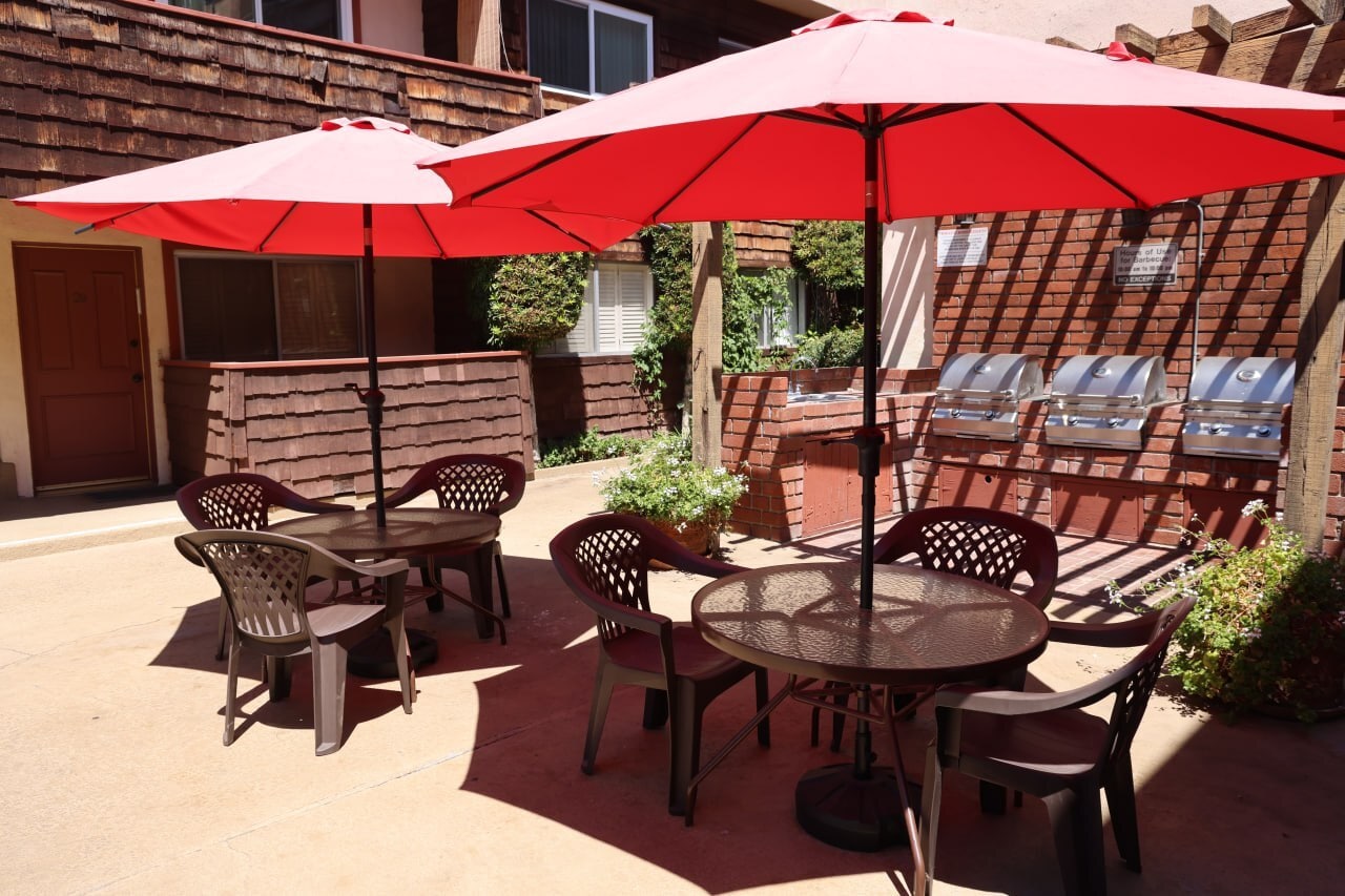 Building Photo - 5403 Newcastle Ave