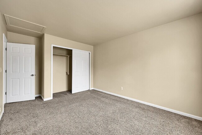 Building Photo - $2,095, 3 bed, 2 bath, located in Colorado...