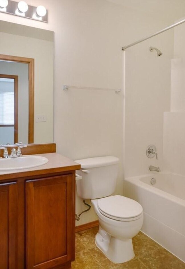 Building Photo - 4bd/2.5ba Lake Stevens Home