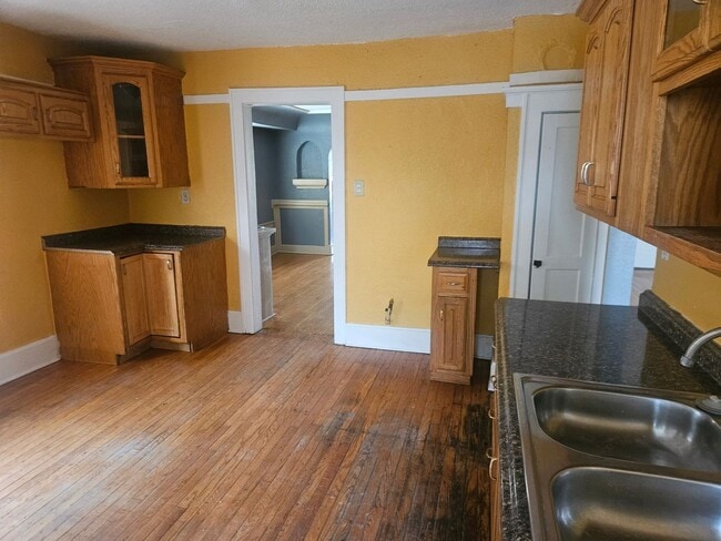 Building Photo - (DNT)3420NVelRPhillipsM