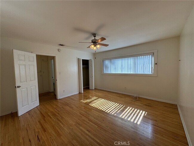 Building Photo - 1372 W 36th St