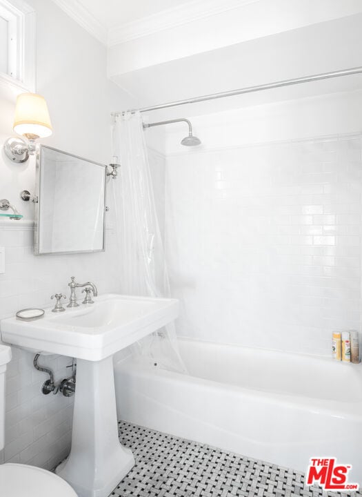 Building Photo - 2200 Outpost Dr