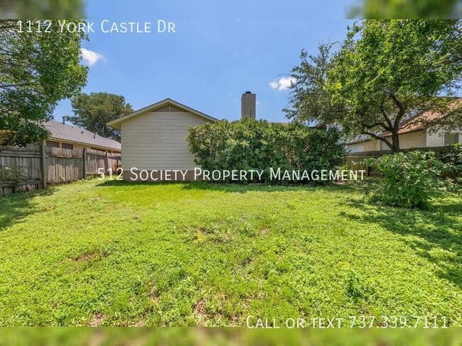 Building Photo - 1112 York Castle Dr