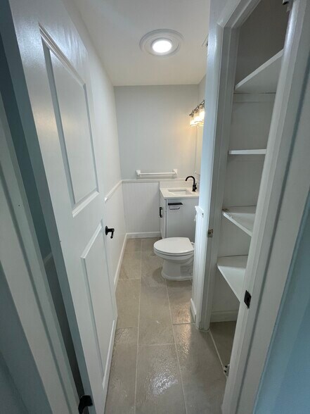 Building Photo - 482 Oakwood Dr