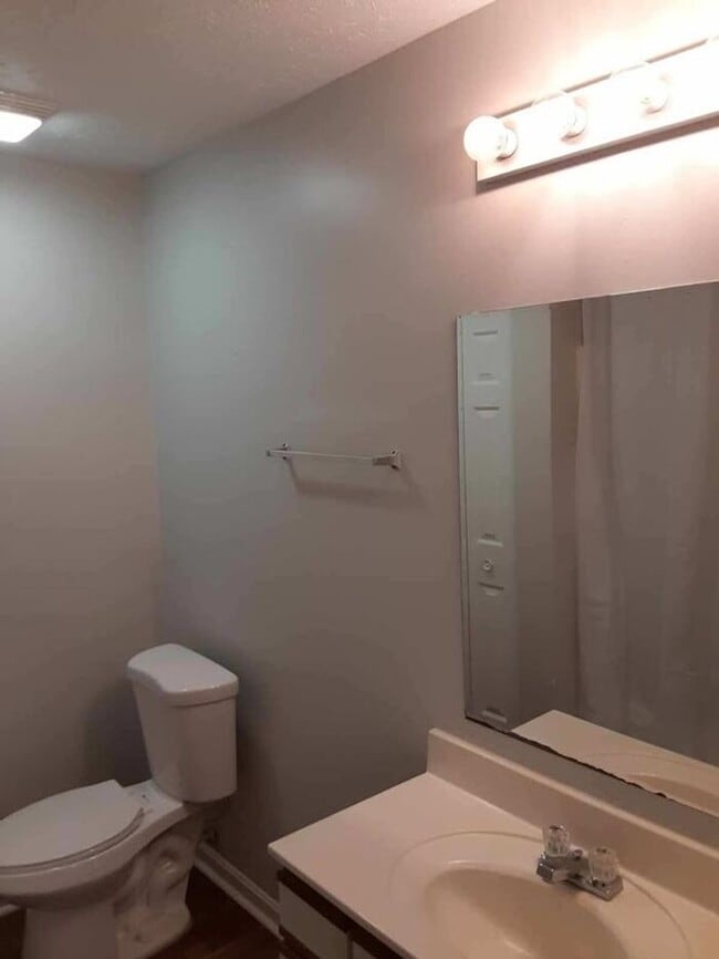 Building Photo - Gorgeous 2 Bedroom, 1 Bathroom Apartment at Millcreek Terrace