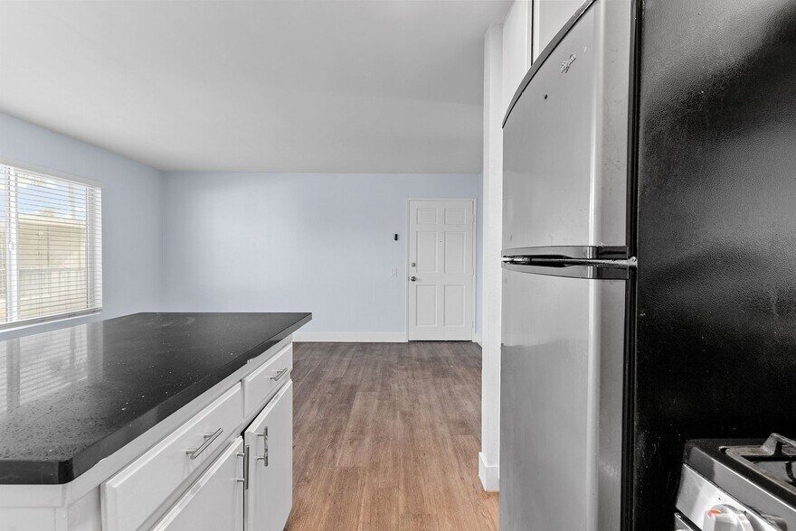 Building Photo - 1066 Coronado Ave