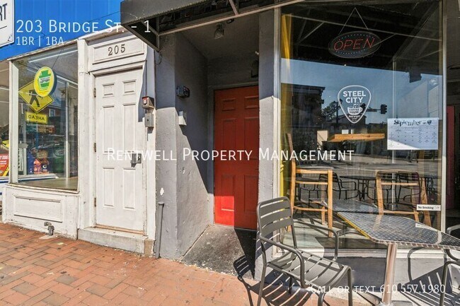 Building Photo - 203 Bridge St