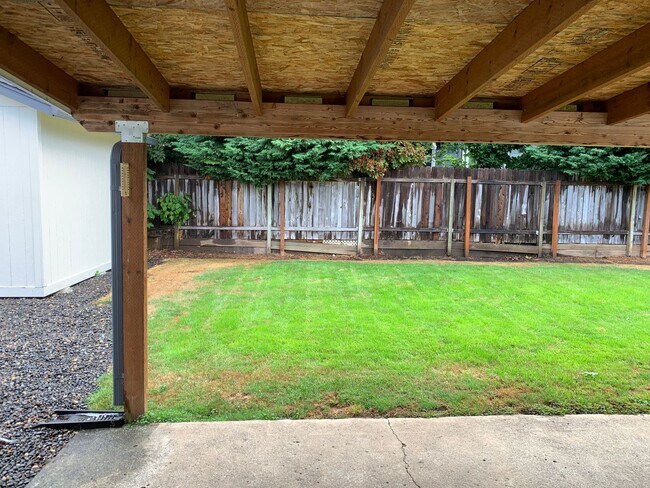 Building Photo - Honey stop the car one-Level ranch in the ...