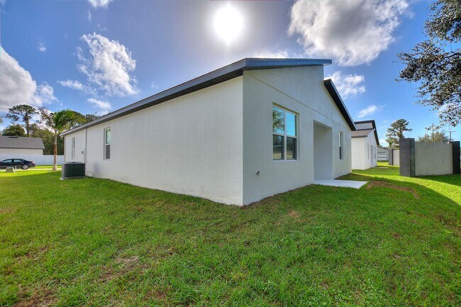 Building Photo - Deposit-Free! Modern, energy efficient hom...