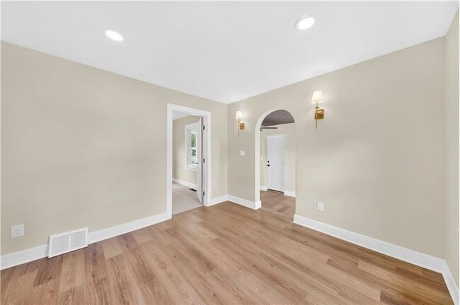 Building Photo - 2332 Cooledge Ave