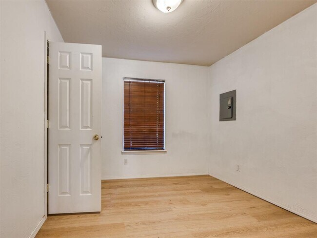 Building Photo - 4601 Tinker Rd