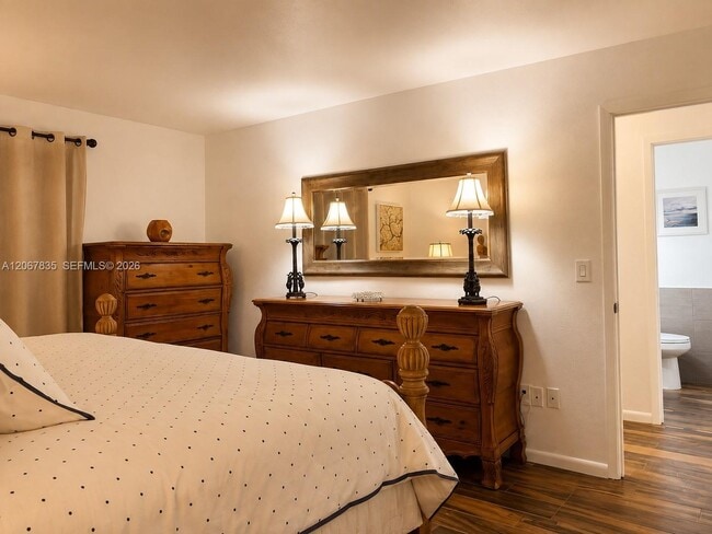 Building Photo - 4633 Vilabella Dr