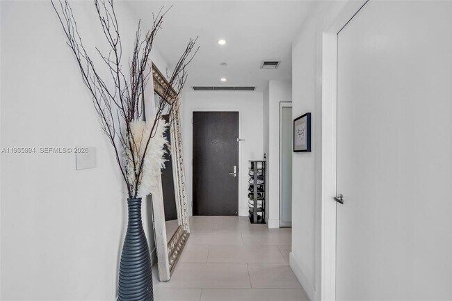 Building Photo - 900 Biscayne Blvd