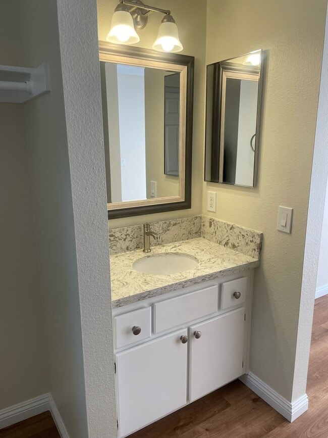 Building Photo - Beautiful 2 Bed / 2 Bath  Upstairs Condo In Colton!