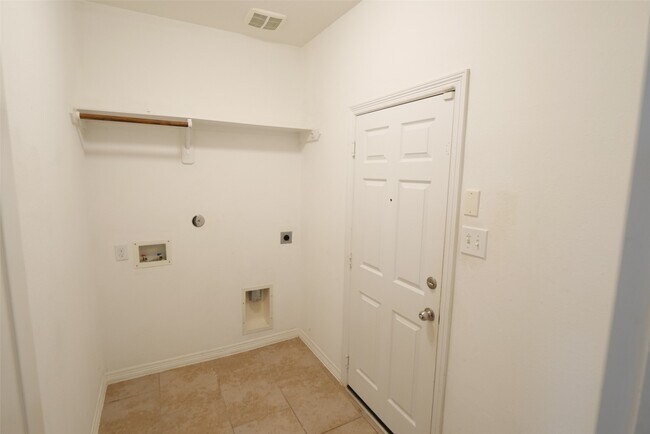 Building Photo - 27131 Danbridge Gulch Ln