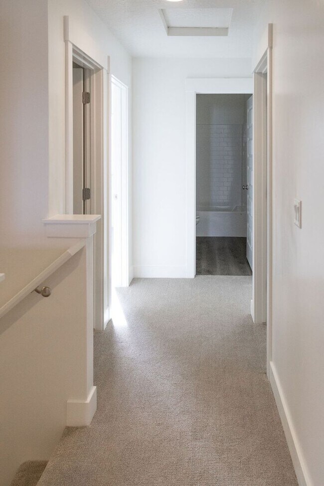 Building Photo - Spacious 4-Bed Home in Sage Canyon