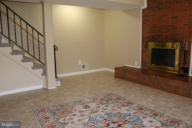 Building Photo - 8634 Aberdeen Ct