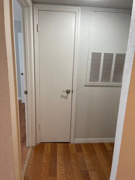 Building Photo - 5160 Conroy Rd