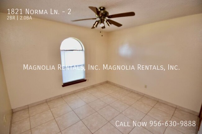 Building Photo - Centrally Located Edinburg Apartment for R...