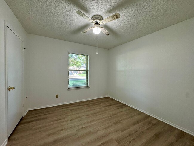 Building Photo - Updated Single Family Home | Midway ISD