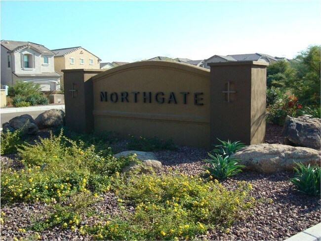 Building Photo - Charming 3 Bed + Den 2.5 Bath Home with 2 ...