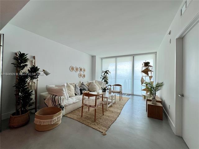 Building Photo - 460 NE 28th St