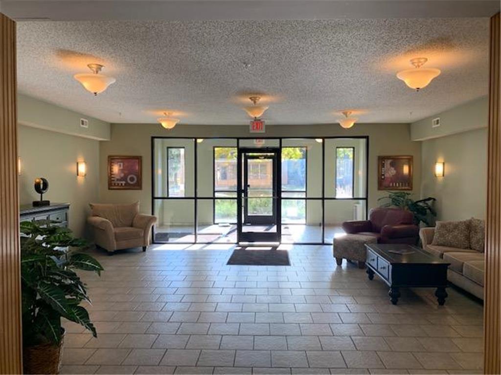 Building Photo - 619 8th St SE