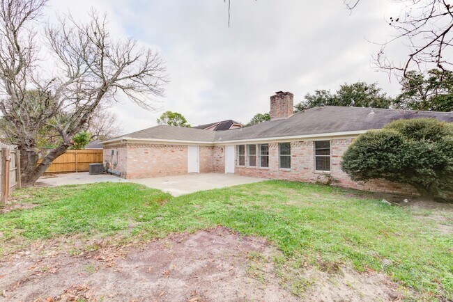 Building Photo - 15118 Chaseridge Dr