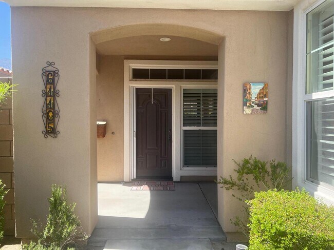 Building Photo - 61105 Living Stone Dr
