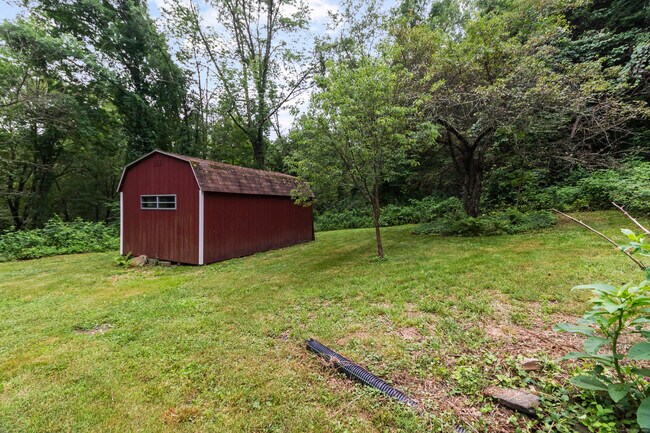 Building Photo - 518 Merrow Rd