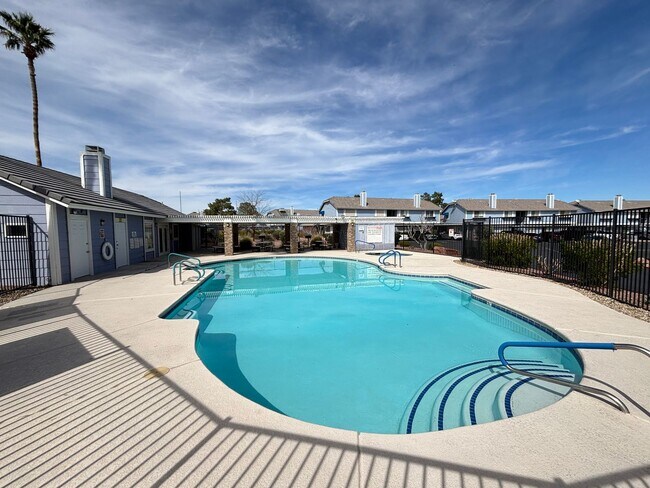 Building Photo - Charming 2Bed/1Bath 2nd Floor Condo located in Duck Creek Village - $500 Off Move in Fees!