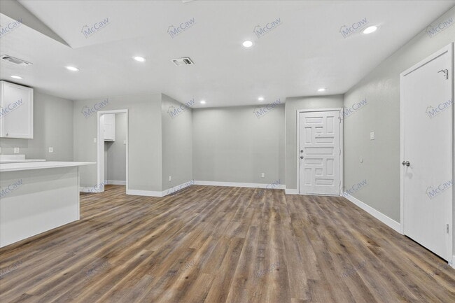 Building Photo - 312 Anita Ave