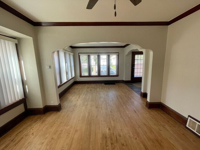 Building Photo - 1622 S 58th St