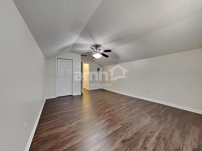 Building Photo - 3365 Shelley Dr