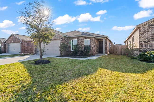 Building Photo - 15231 Central Lakes Dr