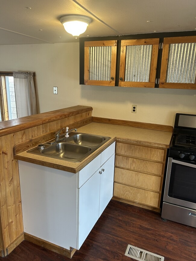 Building Photo - 820 N Montana St