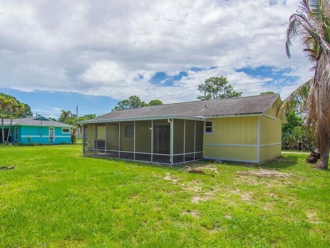 Building Photo - 205 SW Voltair Terrace