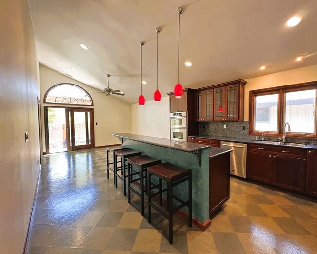 Building Photo - 1413 Magnolia Ave