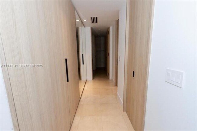 Building Photo - 251 Crandon Blvd