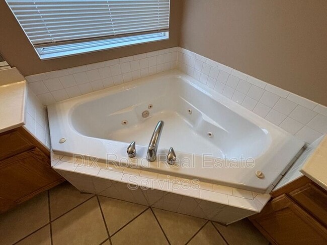 Building Photo - 17 Ambergreen Ct