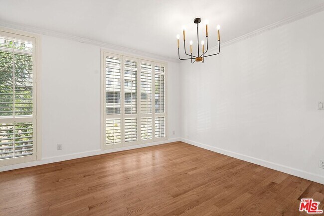 Building Photo - 7270 Hillside Ave