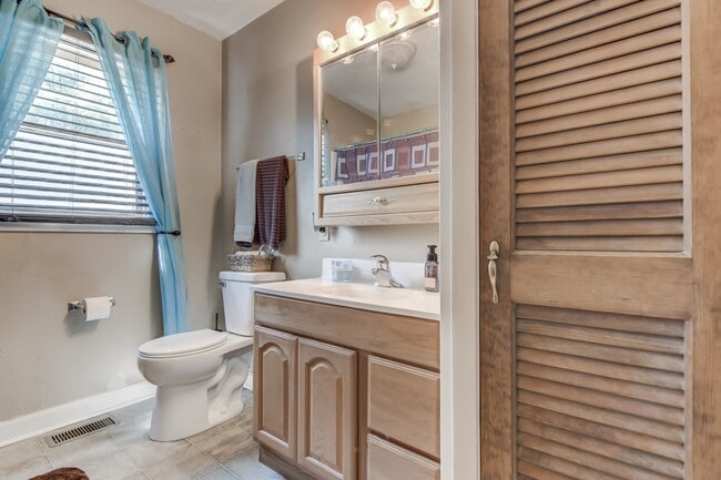 Building Photo - 72 Beverly Dr