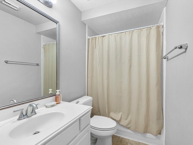 Building Photo - 2507 Stonebury Ln