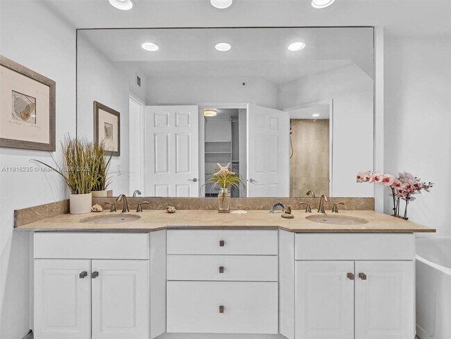 Building Photo - 3370 Hidden Bay Dr