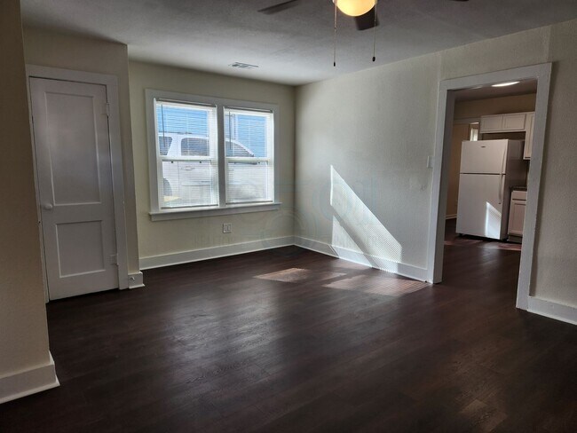 Building Photo - *Availabe Soon* Completely Remodeled Home!