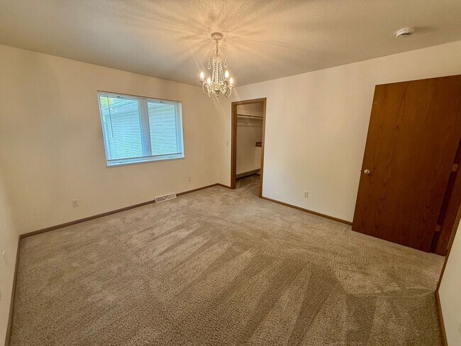 Building Photo - 149913-149913 Wineberry Ln