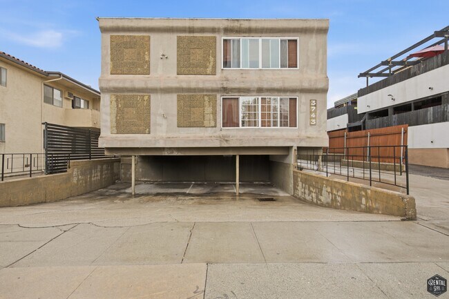 Building Photo - 3743 McLaughlin Ave