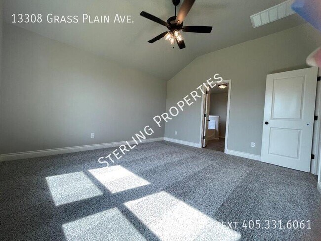 Building Photo - 13308 Grass Pln Ave