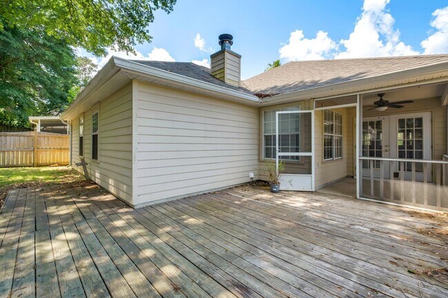 Building Photo - 2025 Ascot Way