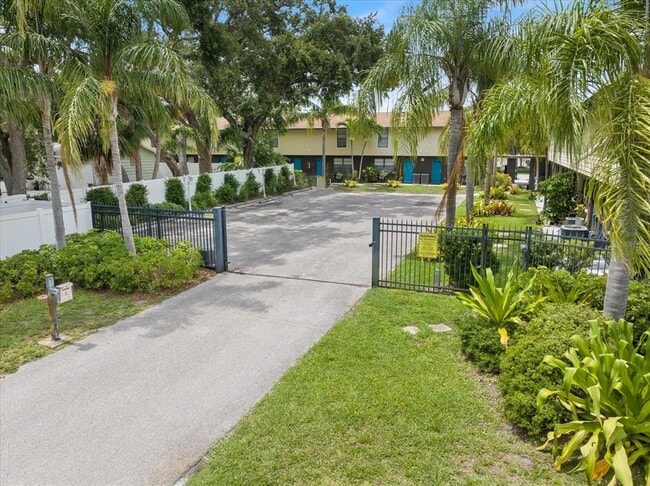 Building Photo - 960 Highland St